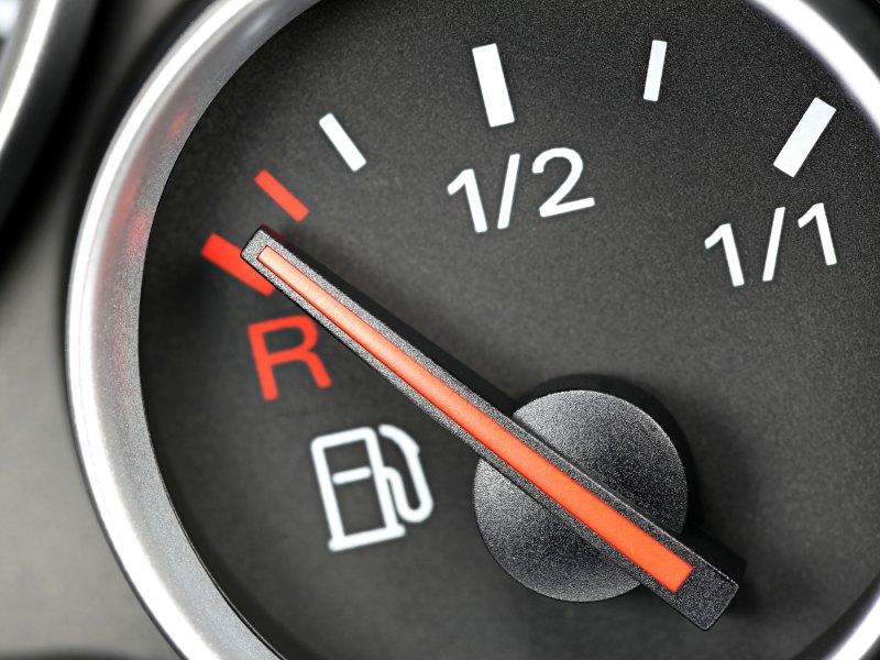 ¿Cómo calcular el consumo de combustible en un auto?